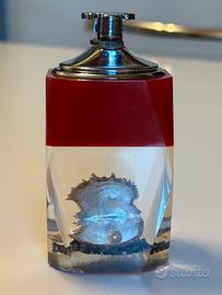 Accendino da tavolo vintage in lucite
