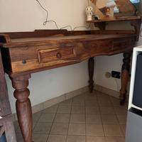 Scrivania con mini cassettiera in legno di mango