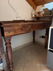 Scrivania con mini cassettiera in legno di mango