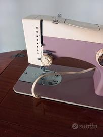 Macchina da cucire vintage Necchi con mobiletto or