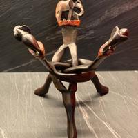 Treppiedi legno con elefanti