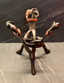 Treppiedi legno con elefanti