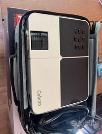 Proiettore con casse e telo