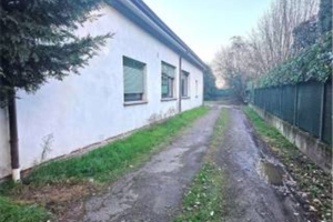 Capannone a Campagnola emilia