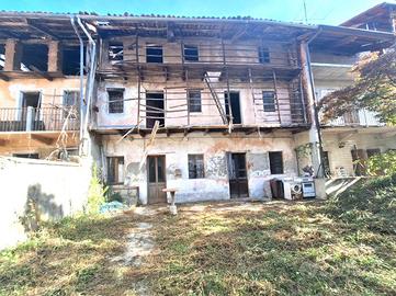 CASA DI CORTE A CARAVINO
