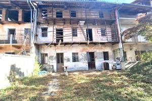 CASA DI CORTE A CARAVINO