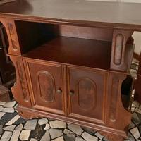 Mobile Porta TV Classico in Legno -Con Vano e Ante