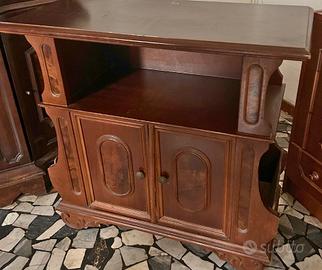 Mobile Porta TV Classico in Legno -Con Vano e Ante