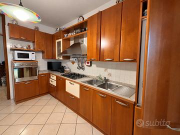Arredamento casa completo – mobili, cucina, tavolo