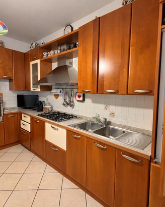 Arredamento casa completo – mobili, cucina, tavolo