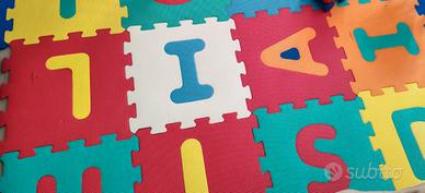 Tappeto puzzle multicolore