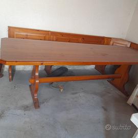 Tavolo in legno di pino