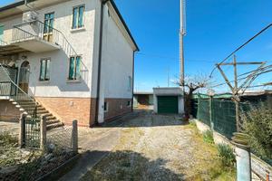 Casa a schiera ammobiliata Loreo con taverna