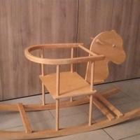 Cavallo a dondolo in legno