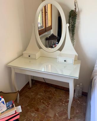 Mobile Ikea specchiera toilette