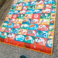 tappeto bimbi double face .     misure in foto 