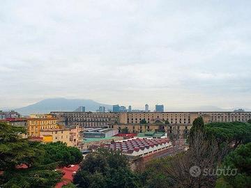 Stanza ultimo piano silenziosa e soleggiata"