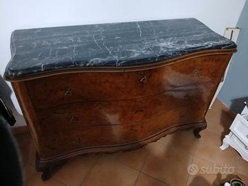 Comò Bombato in Radica e Marmo – Elegante Stile Cl