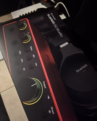 Focusrite Scarlett 2i2 studio