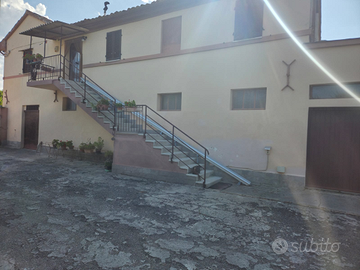 Casa indipendente con corte