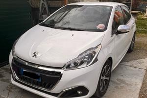 Peugeot 208 1.2cc 82cv benzina/GPL