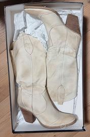 Stivale donna in pelle morbida di colore beige