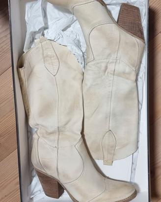 Stivale donna in pelle morbida di colore beige