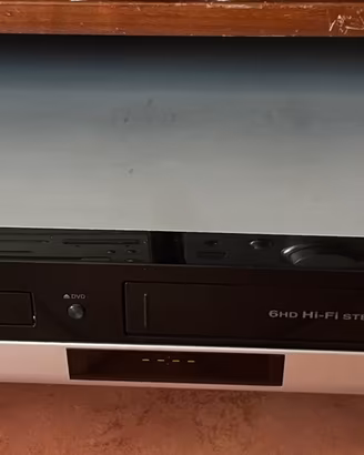Combo Lettore DVD e Videoregistratore VHS LG V190