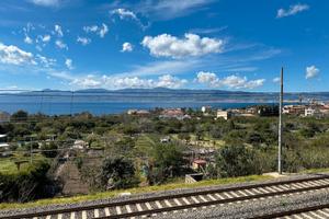 Appartamento allo stato rustico, panoramico