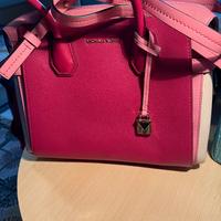 Borsa Michael Kors a mano con tracolla rosa