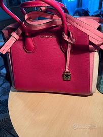 Borsa Michael Kors a mano con tracolla rosa