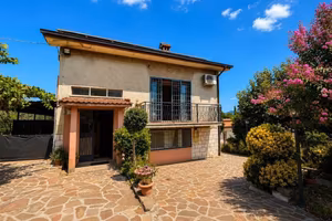 Villa di 300 m² con più di 5 locali a Colonna