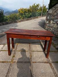 Scrivania in legno in stile arte povera