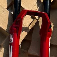 RockShox ZEB Ultimate 29" 160mm RED - Charger 3.1