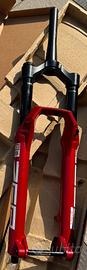 RockShox ZEB Ultimate 29" 160mm RED - Charger 3.1