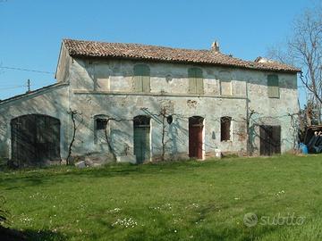 Casa colonica da ristrutturare