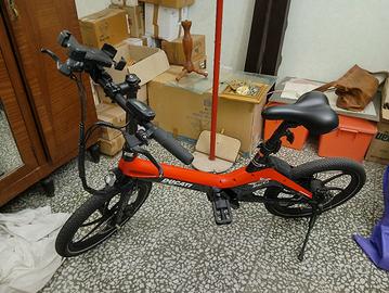 Bici elettrica pieghevole