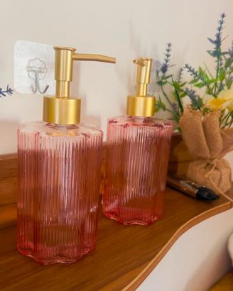 Set da 2 Dispenser in vetro rosa con pompa dorata