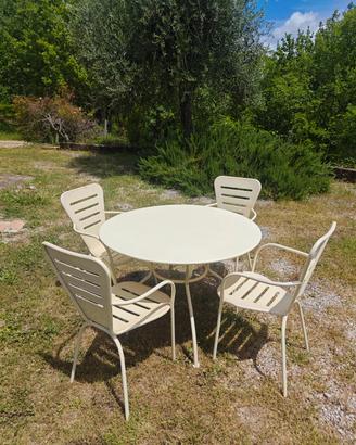 7 x Set tavolo e 4 sedie esterno in acciaio crema
