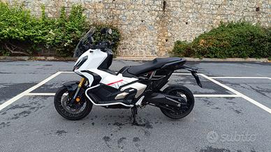 Honda X-ADV 750 a Imperia