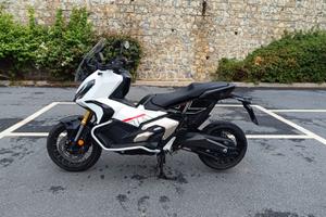 Honda X-ADV 750 a Imperia
