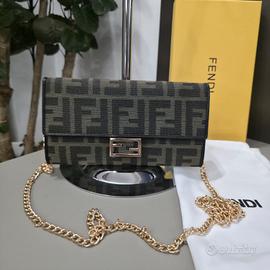 portafoglio con catena 