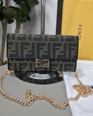 portafoglio con catena 