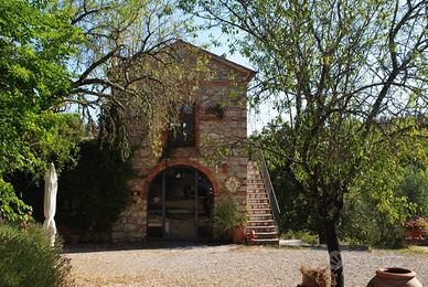 Rustico / Casale di 260 m² con più di 5 locali a G