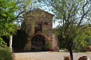 Rustico / Casale di 260 m² con più di 5 locali a G