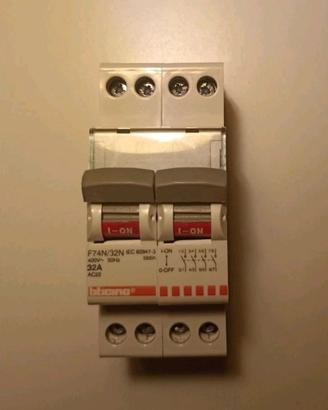 Bticino F74N/32N Sezionatore Interruttore Trifase