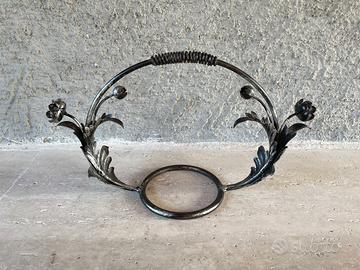 Centrotavola o Lampadario in ferro lavorato