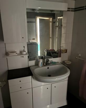 mobiletto bagno con ante e cassetti in oerfette co