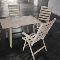 Tavolo e sedie da esterno