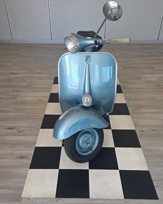 Vespa 150 del 1962 Targa ORO (Verona)